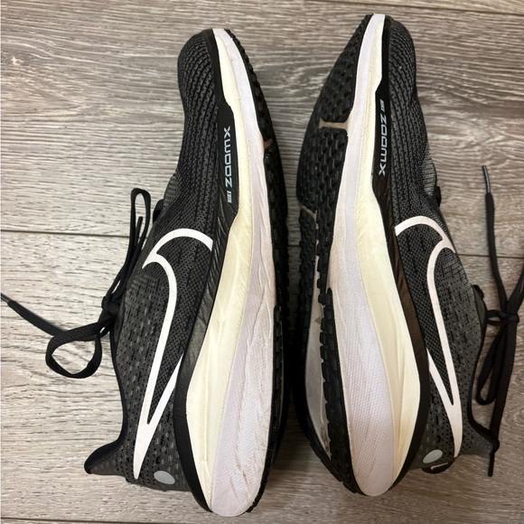 Nike vomero 17 women’s running black and White shoes - Picture 3 of 10